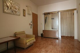 Veľkometrážny 3- izbový byt v centre / Nováky/ - 18