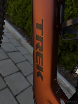 Elektrobicykel Trek Fuel EXe 9.7 Matte Pennyflake - 18