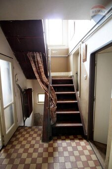 Starší rodinný dom s veľkým pozemkom na predaj Šoporňa, 3787 - 18