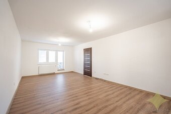 REZERVOVANÉ - Dom kráľovských rozmerov. 7i Nová Baňa. - 18