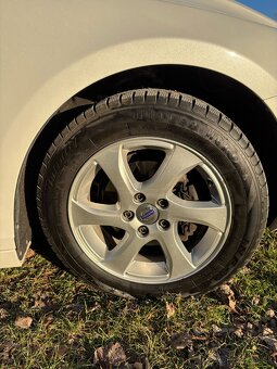 Volvo V40 D2 2.0L 120k Momentum 2017 - 18
