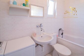 Čiastočne zrekonštruovaný dom vo výbornej lokalite s garážou - 18
