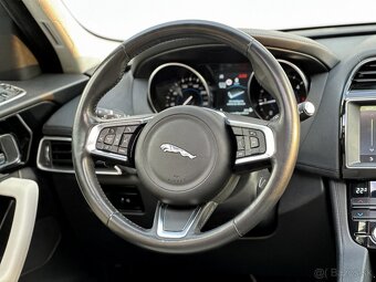 Jaguar F-Pace 2.0D I4 180k Prestige 76TKM PANORAMA KAMERA - 18