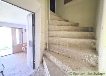 Poschodová chatka s vinohradom v malebnej dedinke Modrany - 18