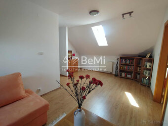 Výnimočný 7 izbový dom v Zbehoch – so saunou a bazénom - 18