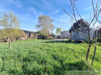 Stavebný pozemok v kľudnej časti podunajskej obce Kravany - 18