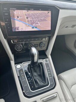 Volkswagen Passat Variant 2.0 TDI Elegance 4Motion DSG - 18