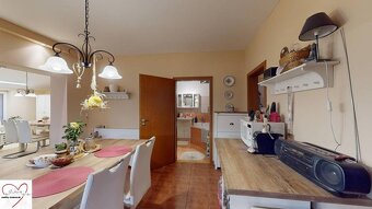 Zrekonštruovaný radový rodinný dom s veľkou záhradou v centr - 18