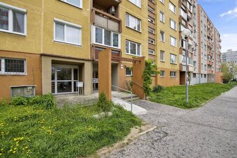Priestranný 4-izbový byt s loggiou, 2 kúpeľňami a šatníkom - 18