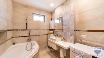 REZERVOVANÉ: Rodinný dom s garážou a krásnym pozemkom Banka  - 18