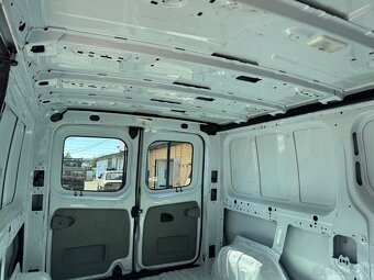 Renault Trafic 2,0 Dci 84kW Long 99tis km - 18