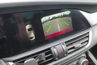 Alfa Romeo Giulia 2.2 JTDM Veloce AT AWD - 18