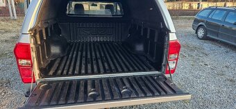 Isuzu D-max Double Cab Custom 4WD A/T - 18