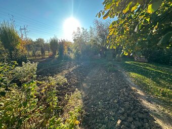 Záhradka so zateplenou chatkou a velkým pozemkom - 18