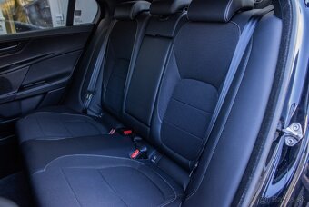 Jaguar XE 2.0 I4D R-SPORT AWD / DPH - 18