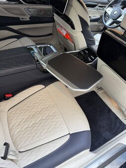 Odstúpim lízing BMW 750i L xdrive individual facelift - 18