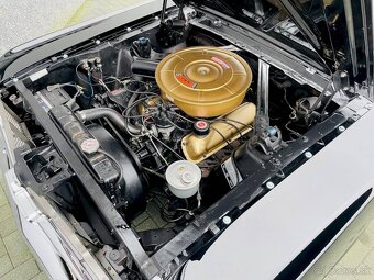 Ford Mustang Convertible - 18