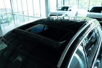 Mercedes-Benz E trieda Kombi 400 4MATIC A/T - 18