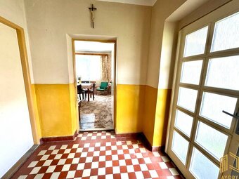 ROHOV - ROD. DOM s HOSP. BUDOVOU, POZEMOK 1.100m2, okr. SENI - 18
