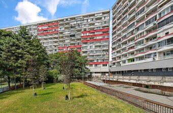 NA PREDAJ VEĽKÝ 3-IZBOVÝ BYT, KOMPLETNÁ REK., PETRŽALKA - 18