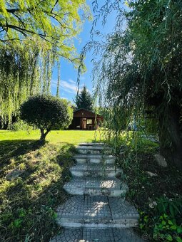 Pozemok s chatou a mólom priamo na brehu Malého Dunaja - 18