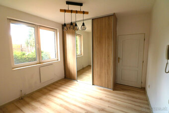 PREDAJ RODINNÝ DOM S BAZÉNOM A PRIESTOROM NA PODNIKANIE - 18