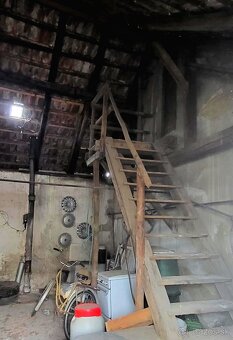 Rodinný dom so sýpkou - 18