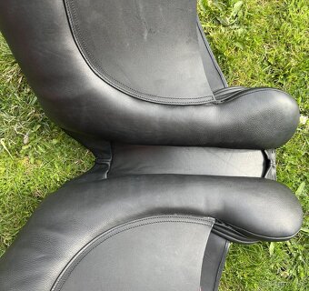 Anglické drezurní sedlo černé se třmeny SLEVA - 18