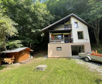 Celoročné obývateľná murovaná chata kúsok od Púchova. - 18