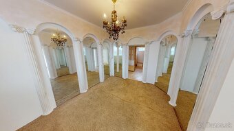 Rodinný dom vhodný na podnikanie s výbornou polohou - 18