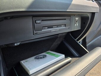ŠKODA OCTAVIA COMBI 1.6 CRTDI 77KW ELEGANCE - 18