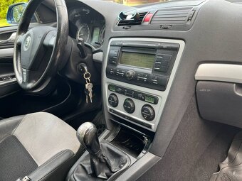 Škoda Octavia Combi 2.0 TFSI RS - 18