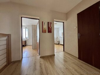 Na predaj komfortný 6-izbový rodinný dom s garážou - 18