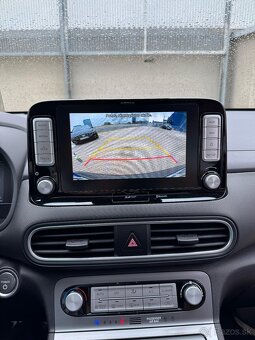 Hyundai KONA electric 150 Premium+ 64kWh (97,3 % baterka) - 18