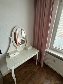 Kozmetický toaletný  stolík - 18