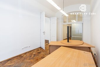 NA PREDAJ HISTORICKÁ BUDOVA V CENTRE MESTA - 18