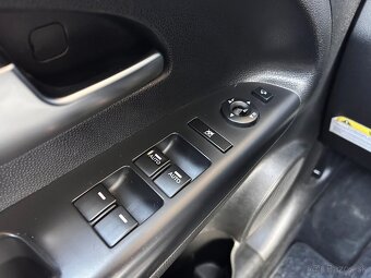 Kia Venga 1.4 CVVT M5 Zlatá Edícia +ŤAŽNÉ - 18