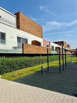Prenájom 2,5 izbového bytu s bazénom a terasou s predzáhr - 18