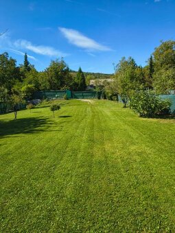 REZERVOVANÉ Celoročná chata s nádherným pozemkom 1135 m2 - 18