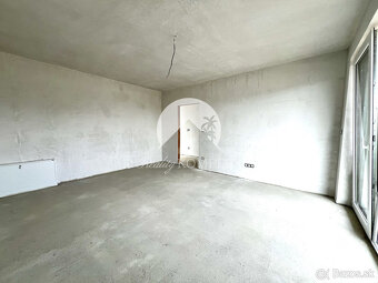 Reality KOMPLEX s.r.o. ponúka na PREDAJ 5 izbový rodinný dom - 18