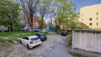 Priestranný  4 izbový byt s potenciálom v prestížnej lokalit - 18