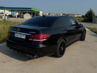 Mercedes Benz E400 AMG 4matic benzín - 18