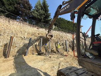 Búranie, odvoz a drvenie stavebnej sute, zeminy, JCB 4CX - 18