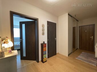 Slnečný 2 izbový byt 64 m2 + 5 m2 balkón, parkovacie státie, - 18