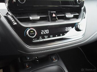 Toyota Corolla Combi 1.8 Hybrid e-CVT automat,kamera,navi,te - 18