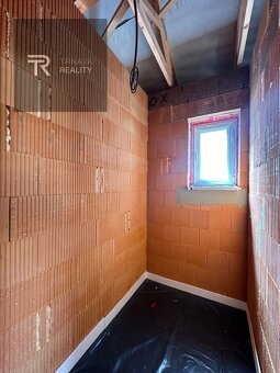 TRNAVA REALITY - Postavený RD s prístreškom a terasou, obec  - 18