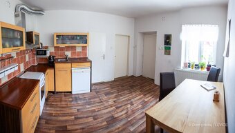 Nevšedný dom vhodný na bývanie aj podnikanie - 18