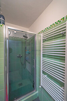 SKVELÁ PRÍLEŽITOSŤ Na predaj krásny 3i byt so záhradkou. - 18