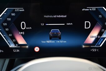 BMW iX xDrive40 PANORAMA ZÁRUKA SR DPH 2023 SOH - 98,5 % - 18