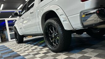 Dodge Ram 1500 5,7 HEMI - 18